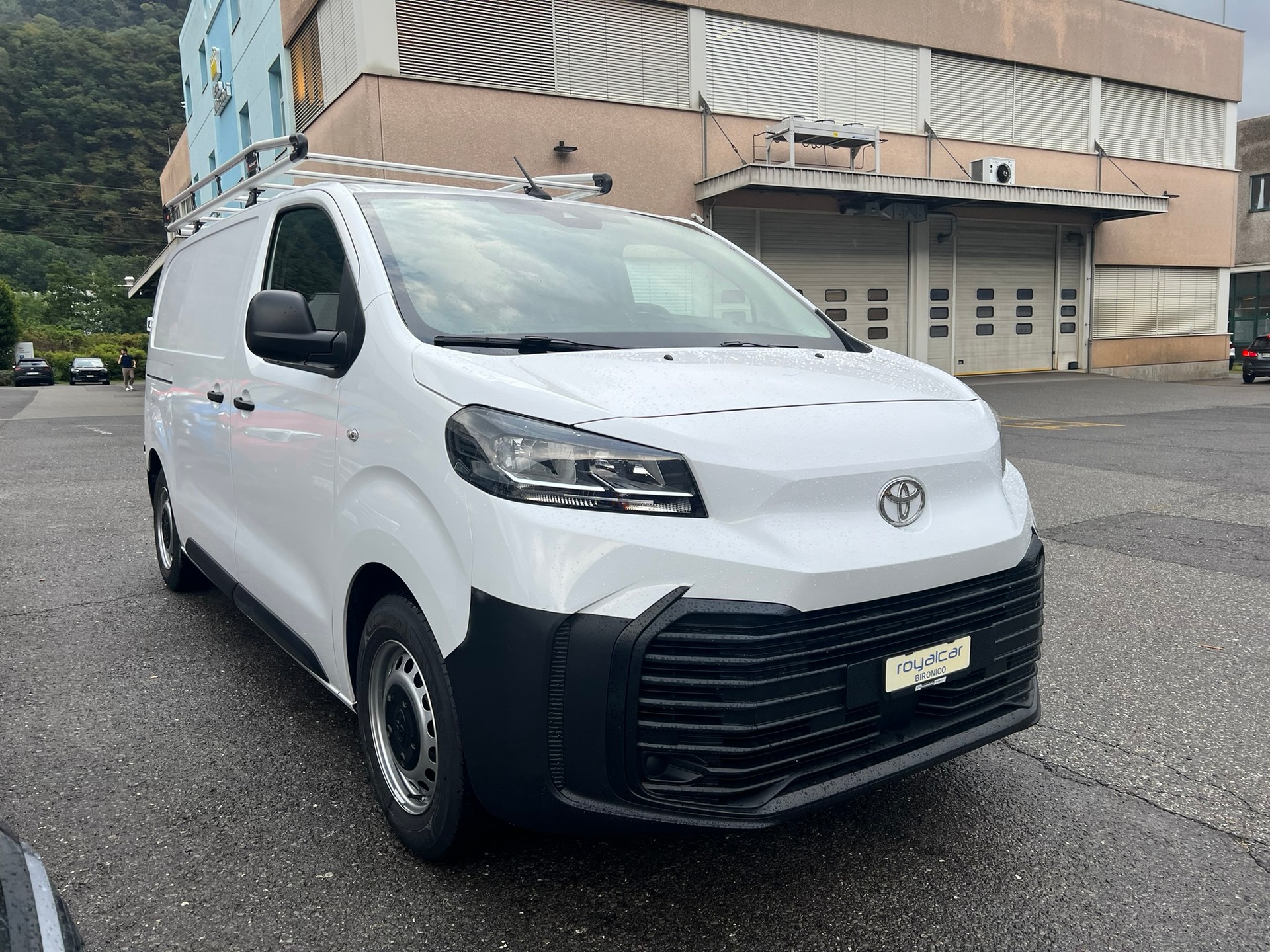 TOYOTA Proace 1.5D Panel Van Medium Active-image-1
