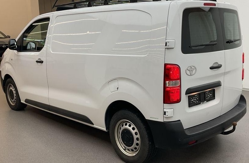 TOYOTA Proace 1.5D Panel Van Medium Active-image-2