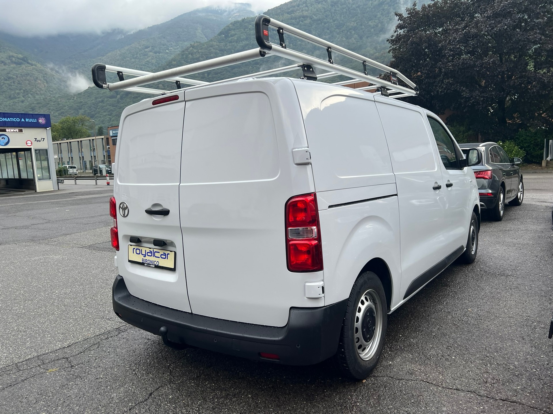 TOYOTA Proace 1.5D Panel Van Medium Active-image-3