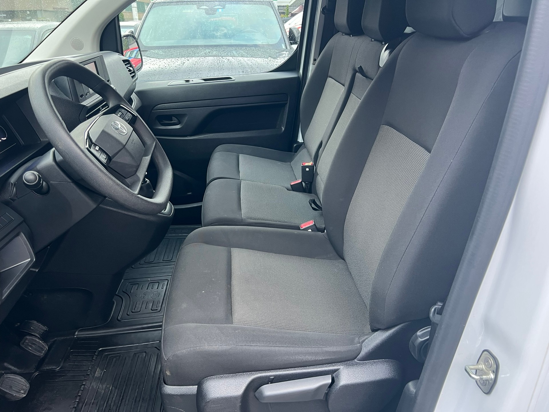 TOYOTA Proace 1.5D Panel Van Medium Active-image-8