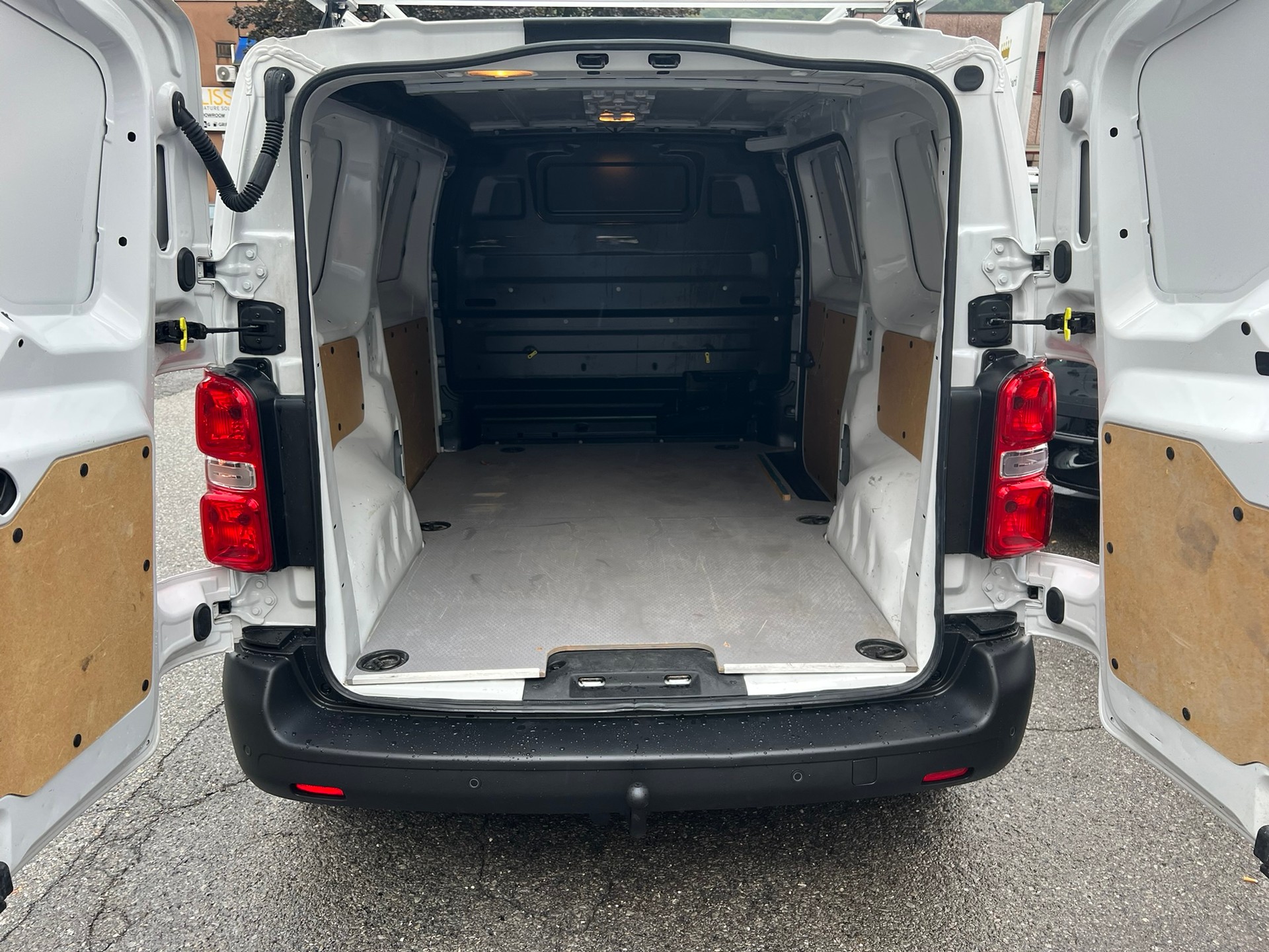 TOYOTA Proace 1.5D Panel Van Medium Active-image-5