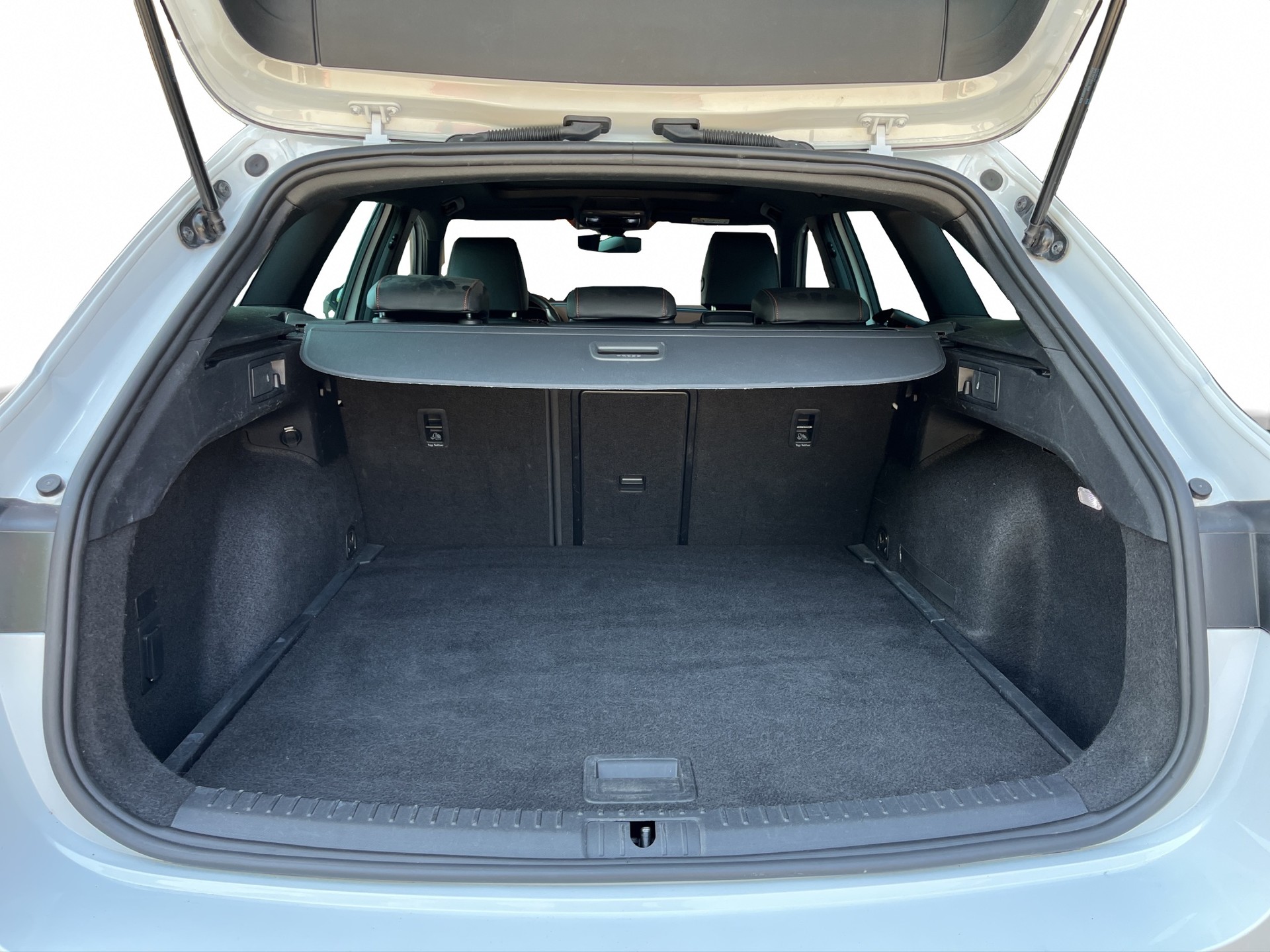 SEAT Leon ST 1.5 eTSI mHEV DSG FR-image-12