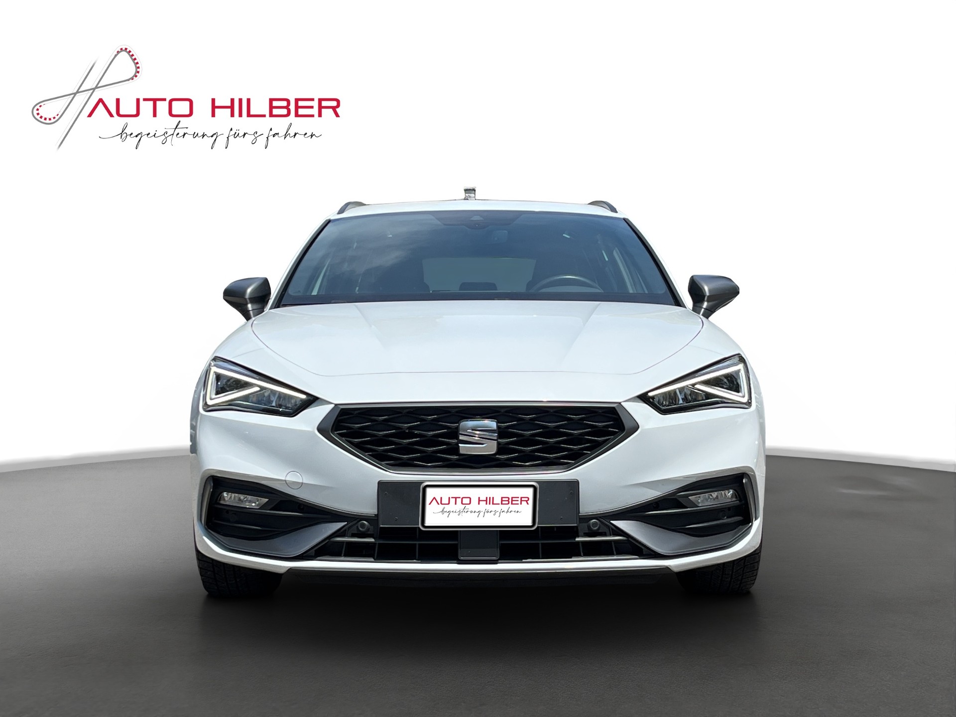 SEAT Leon ST 1.5 eTSI mHEV DSG FR-image-1