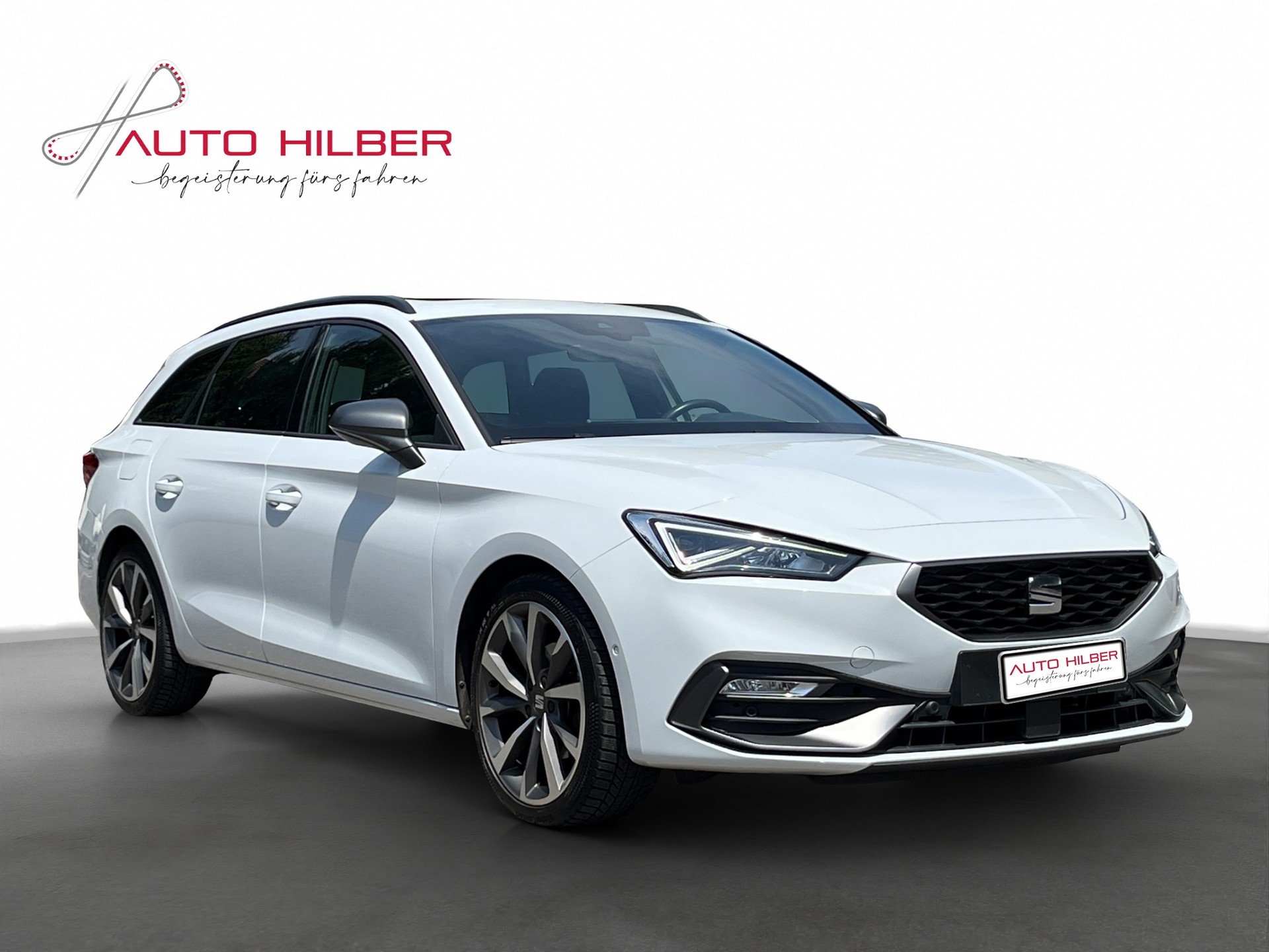 SEAT Leon ST 1.5 eTSI mHEV DSG FR-image-13