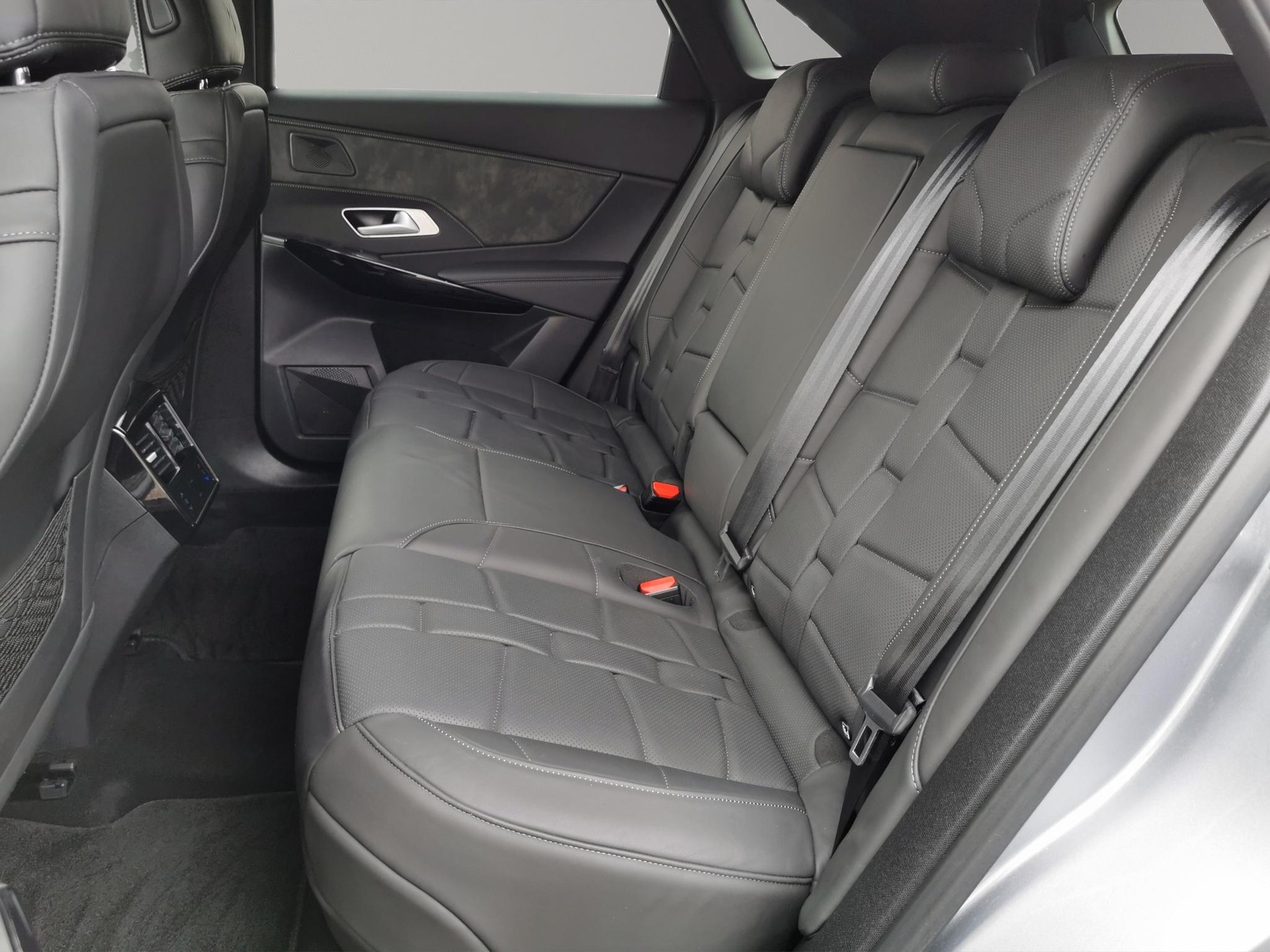 DS AUTOMOBILES 7 Crossback 1.6 E-Tense So Chic 4x4-image-8
