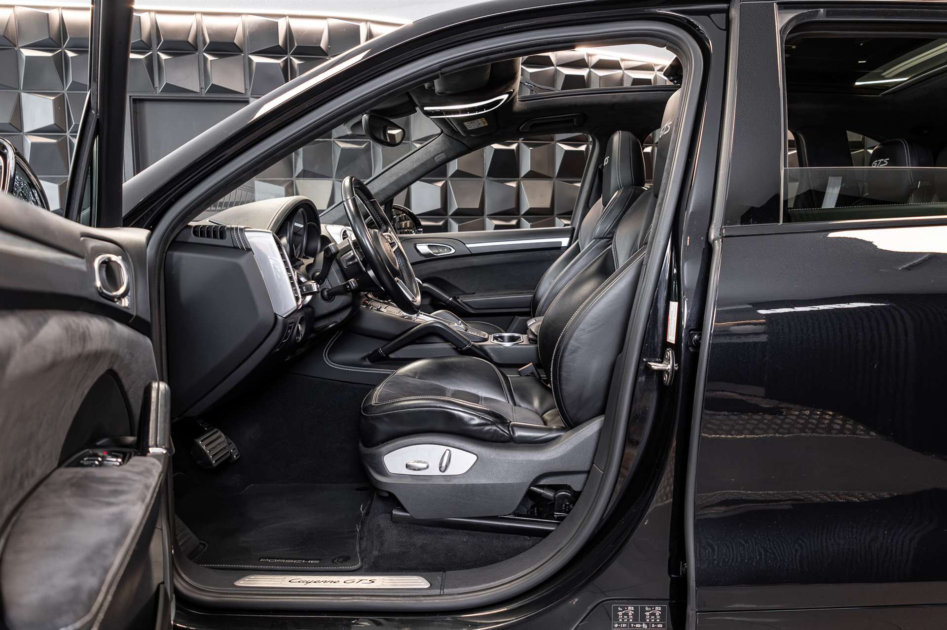 PORSCHE Cayenne GTS-image-10