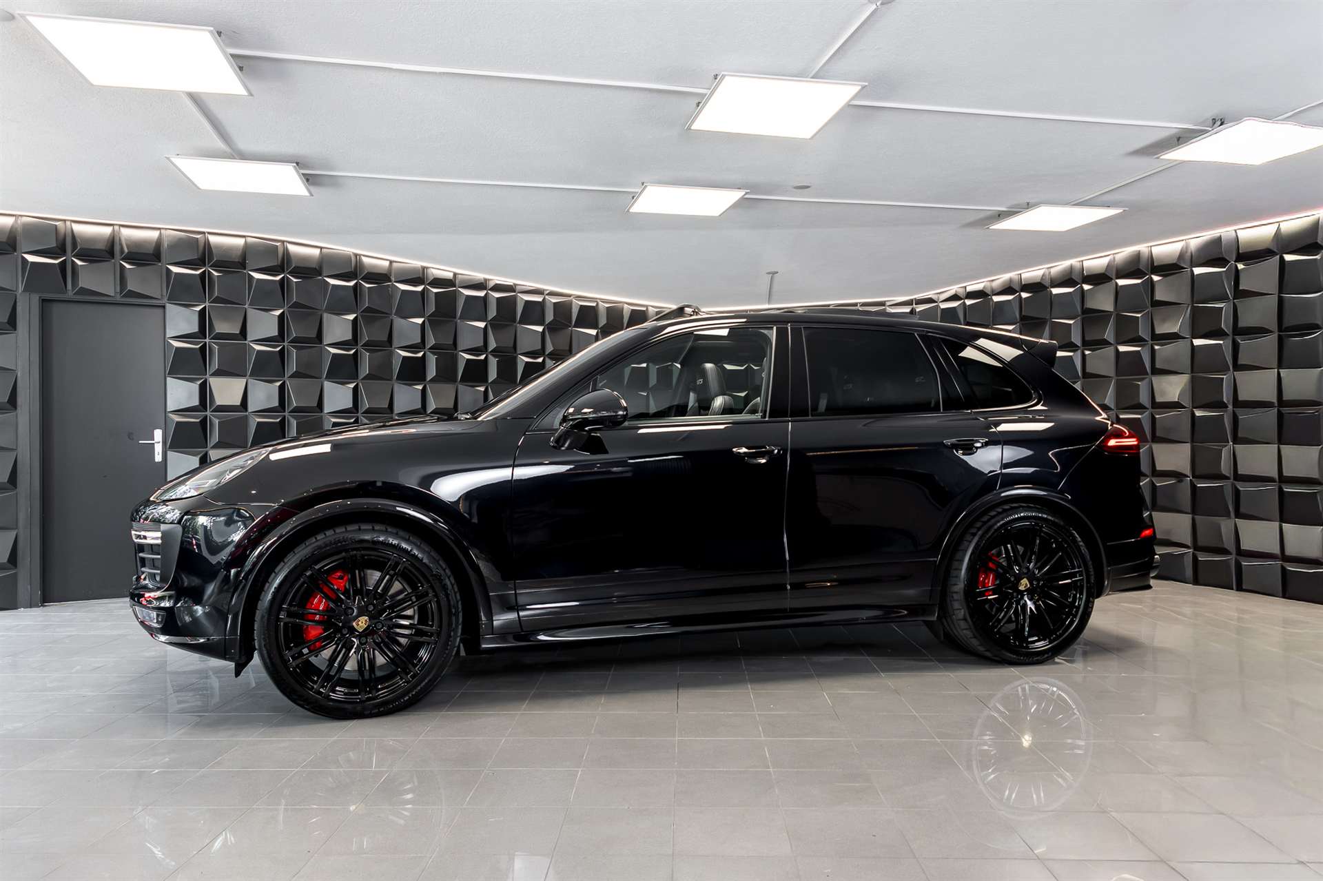 PORSCHE Cayenne GTS-image-1