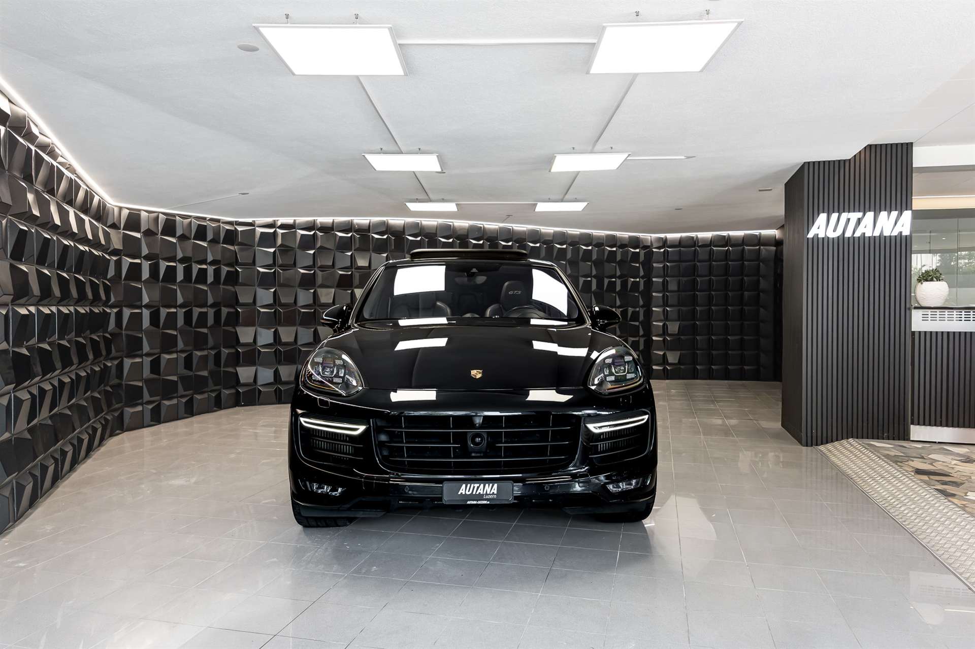 PORSCHE Cayenne GTS-image-3