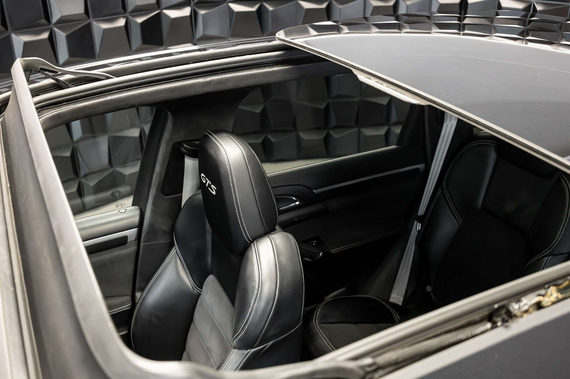 PORSCHE Cayenne GTS-image-5