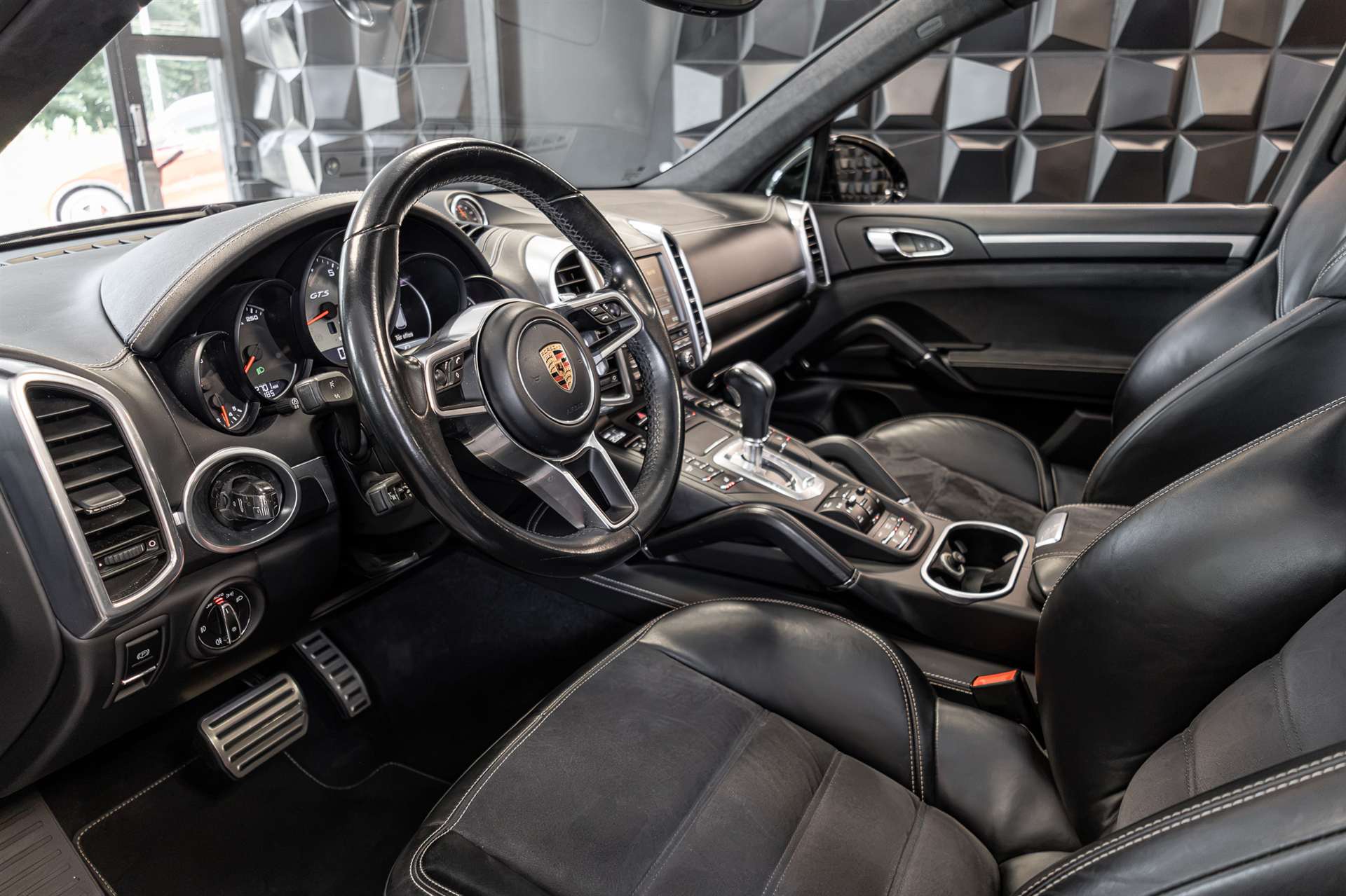 PORSCHE Cayenne GTS-image-12