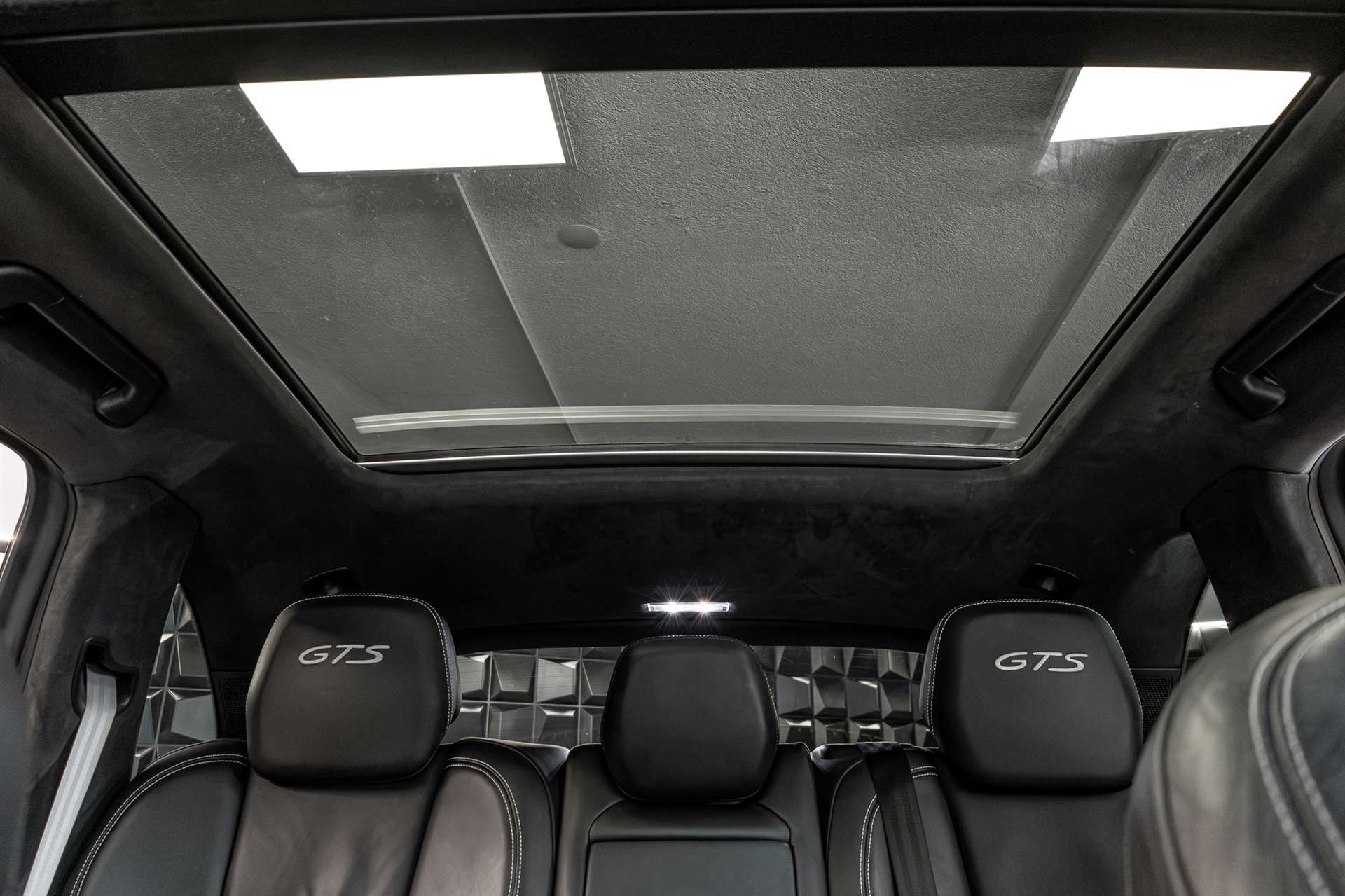 PORSCHE Cayenne GTS-image-16