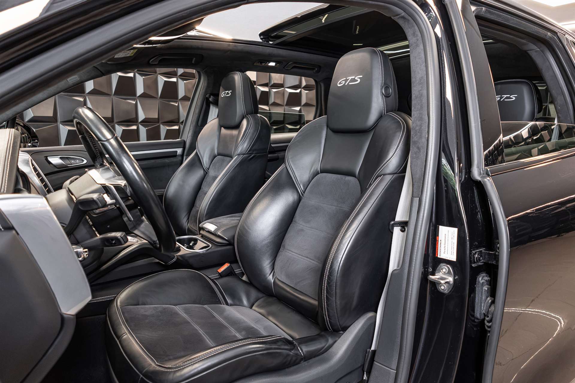 PORSCHE Cayenne GTS-image-13