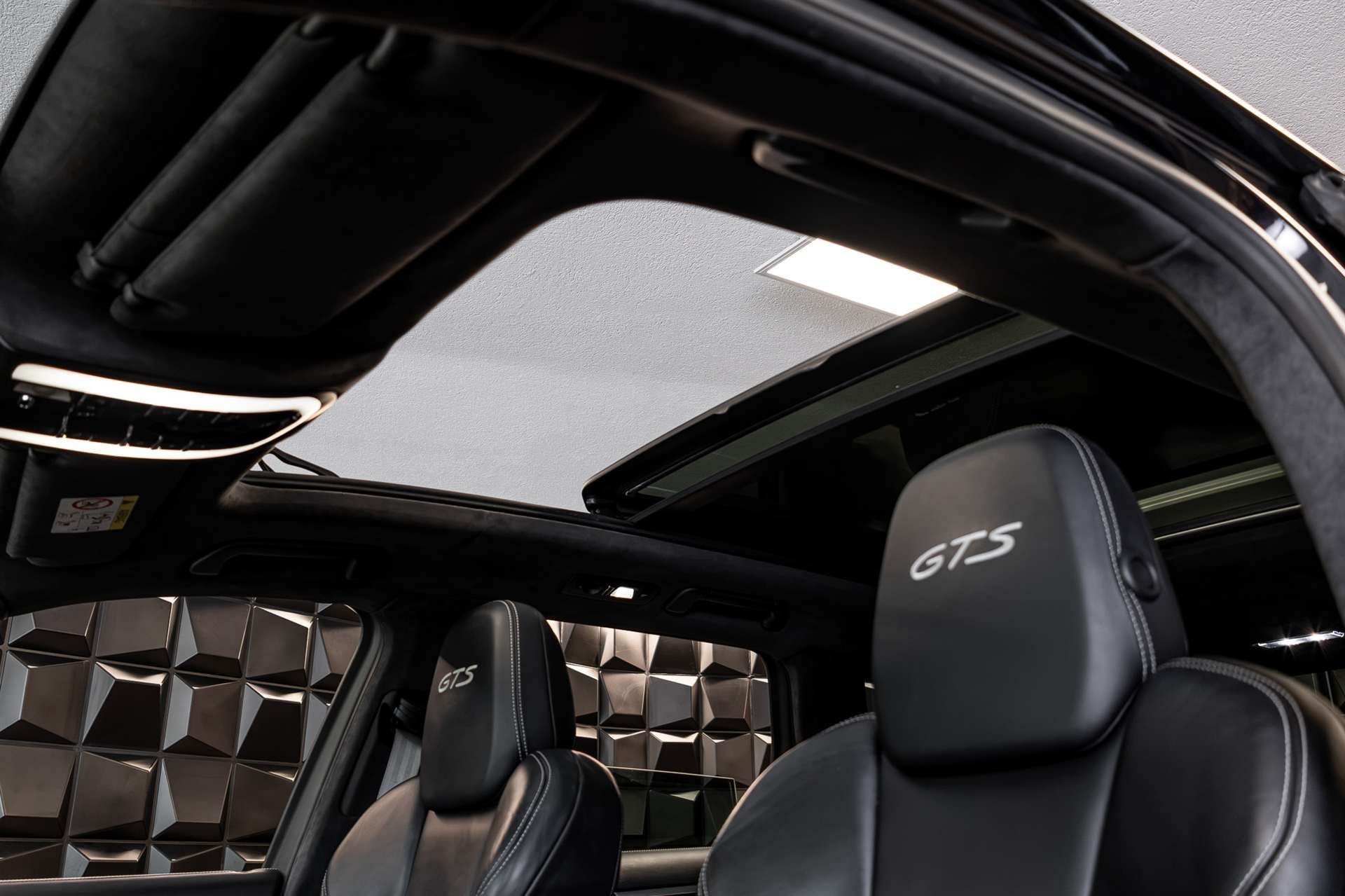 PORSCHE Cayenne GTS-image-15