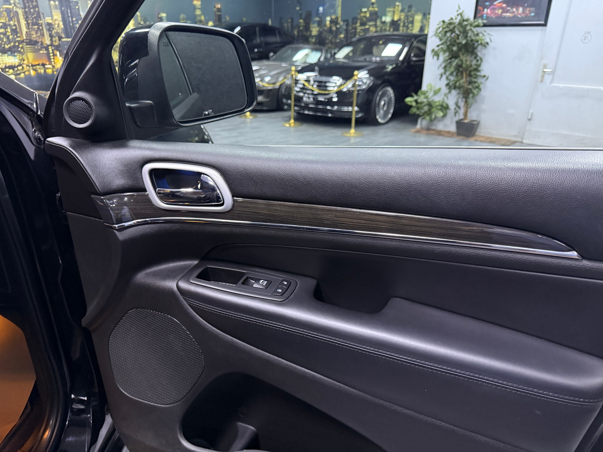 JEEP Grand Cherokee 3.0 CRD Summit Automatic-image-8