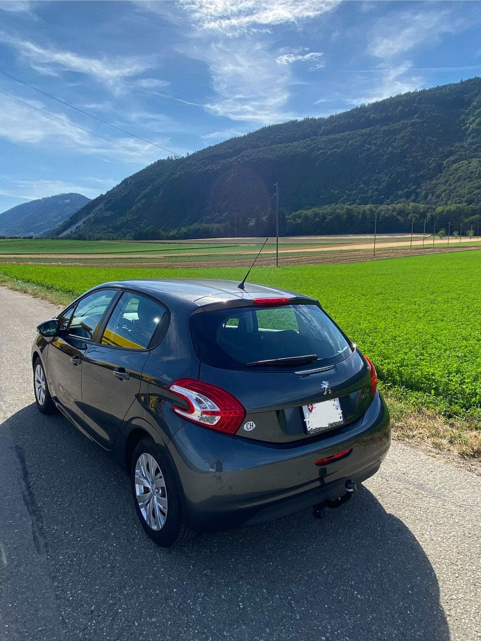 PEUGEOT 1.2 VTi + Attelage-image-1