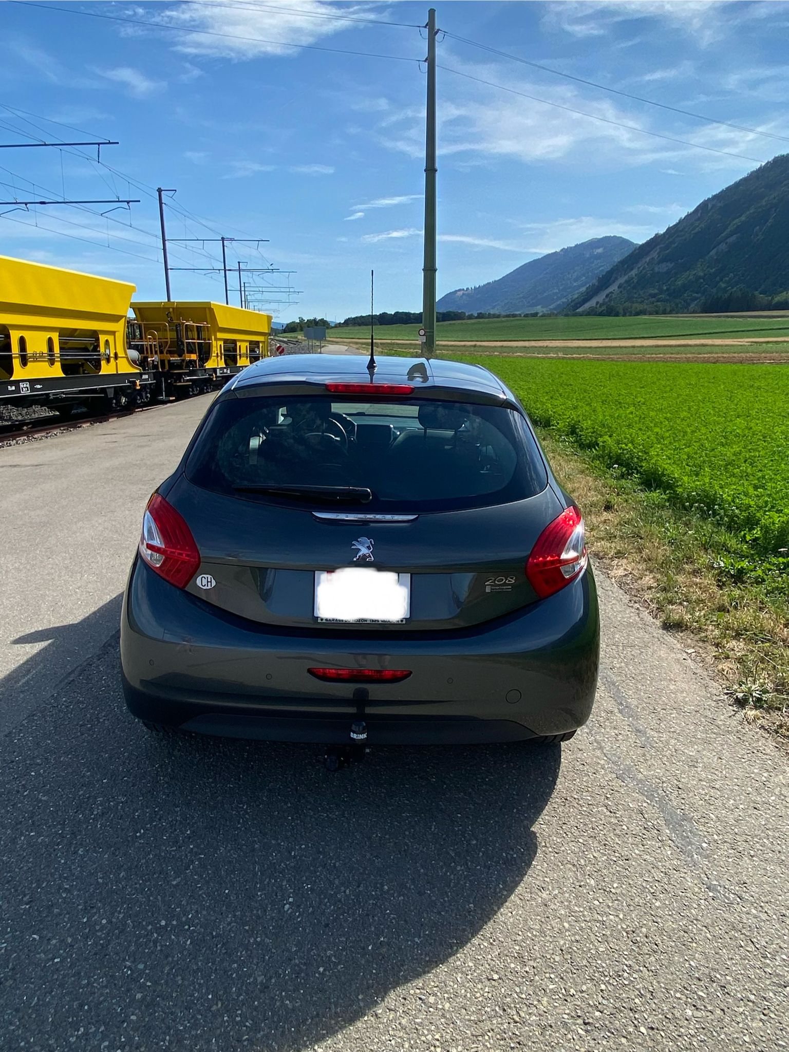 PEUGEOT 1.2 VTi + Attelage-image-2