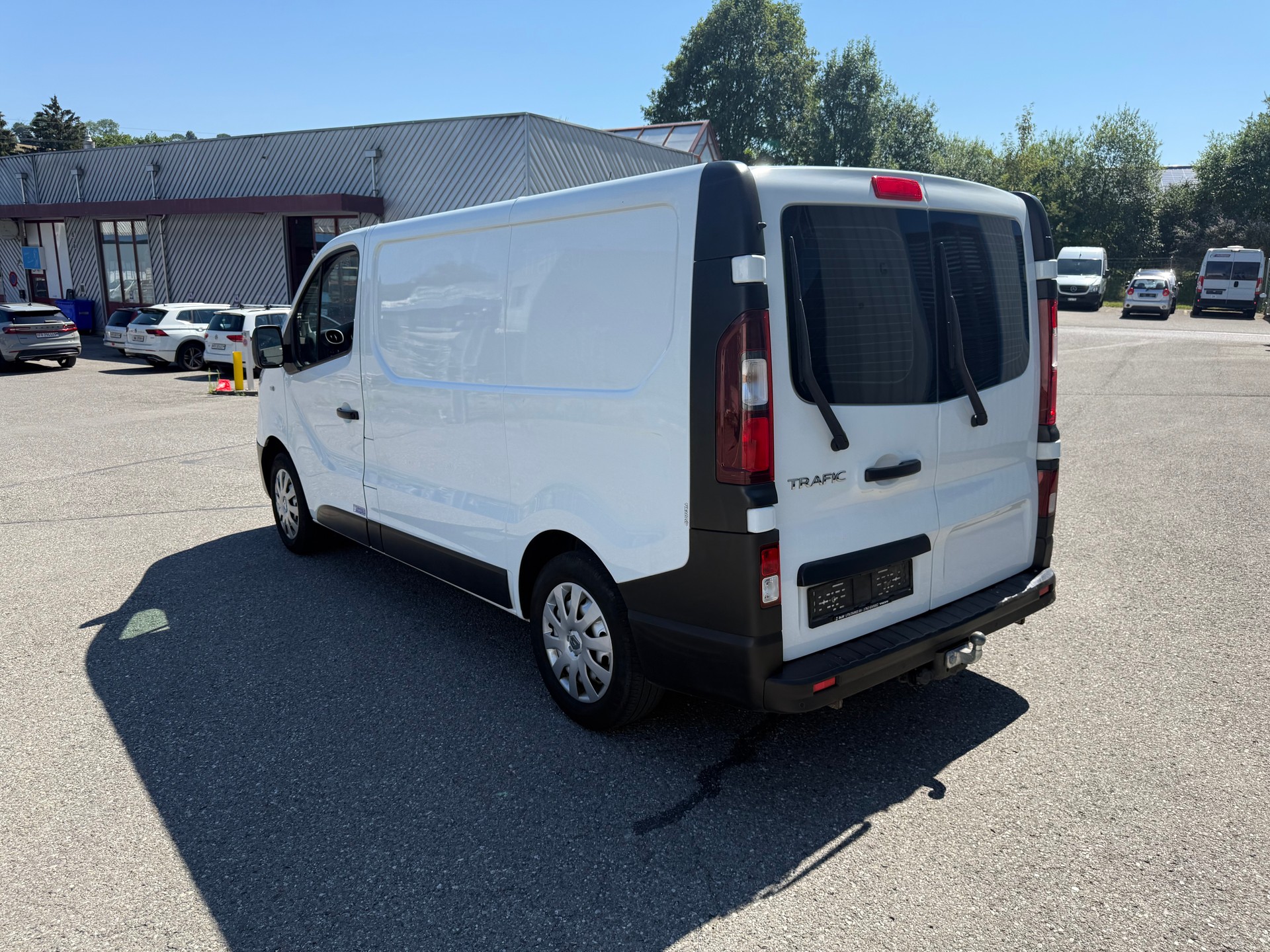 RENAULT Trafic 2.0 dCi 120 3.0t Business L1H1-image-6