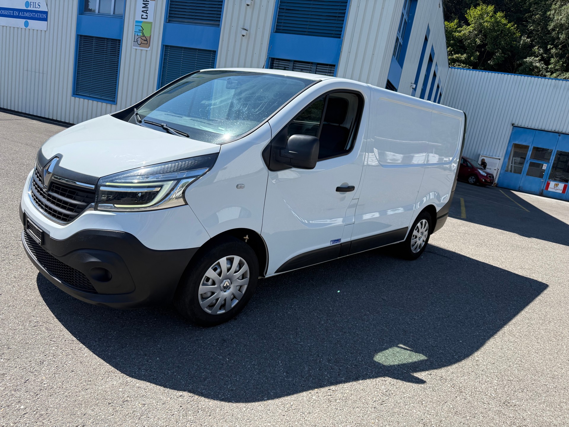 RENAULT Trafic 2.0 dCi 120 3.0t Business L1H1-image-2