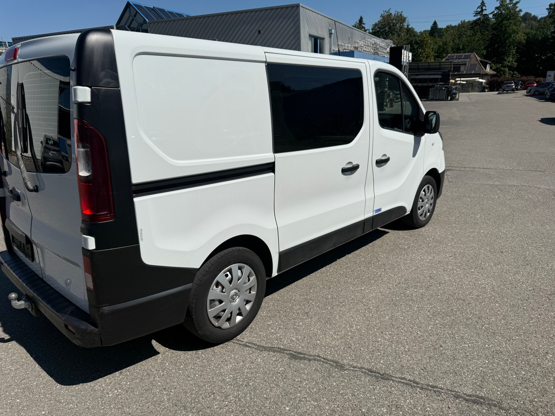 RENAULT Trafic 2.0 dCi 120 3.0t Business L1H1-image-3