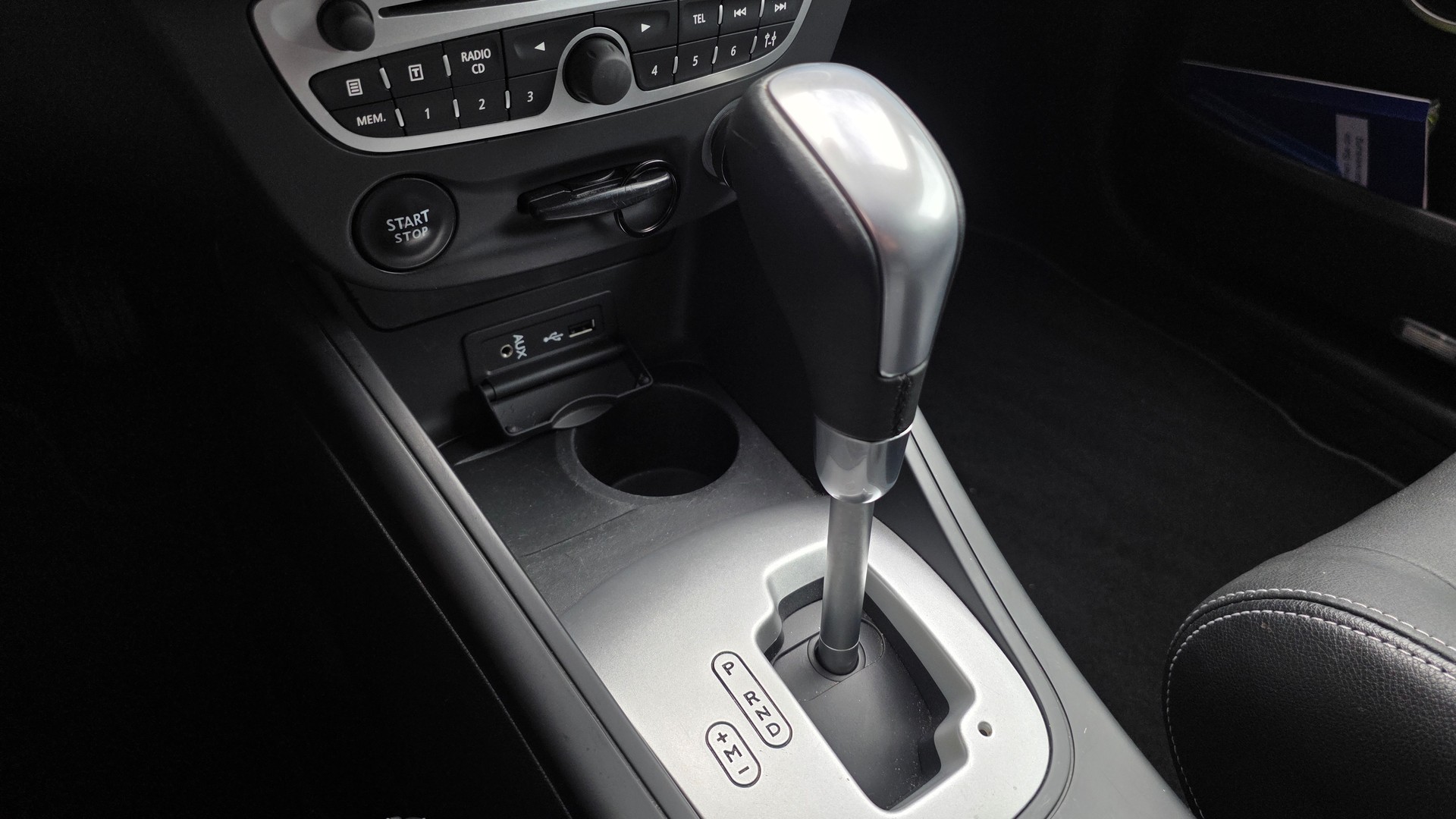 RENAULT Mégane Grandtour 2.0 16V Privilège CVT Automat-image-13