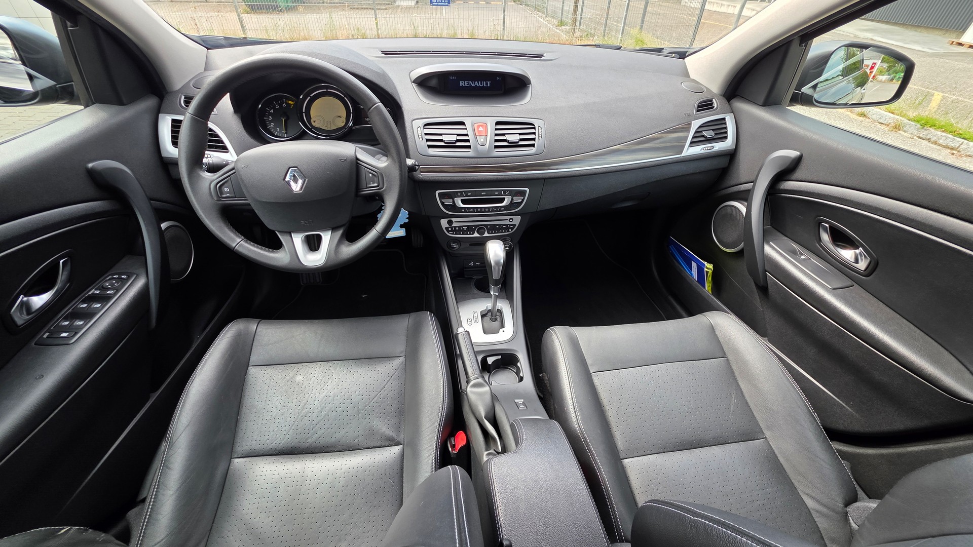 RENAULT Mégane Grandtour 2.0 16V Privilège CVT Automat-image-8