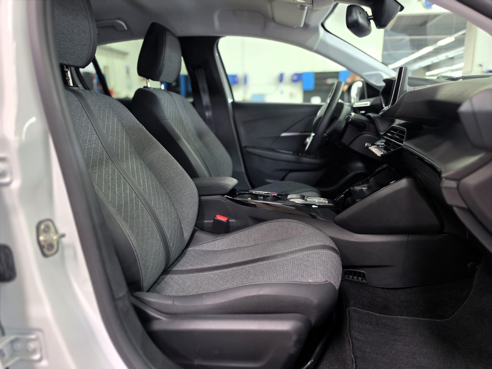 PEUGEOT 208 Elektrik 100 kW Allure-image-13