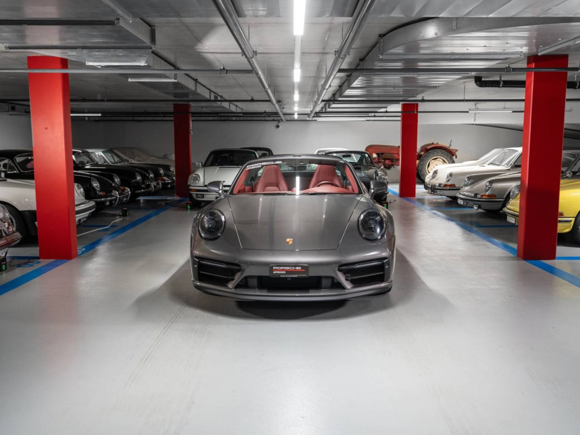 PORSCHE 911 Targa 4 GTS (MY22)-showroom-element-1