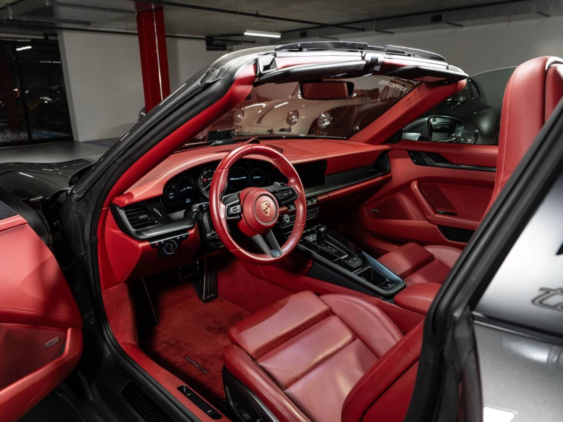PORSCHE 911 Targa 4 GTS (MY22)-showroom-element-3