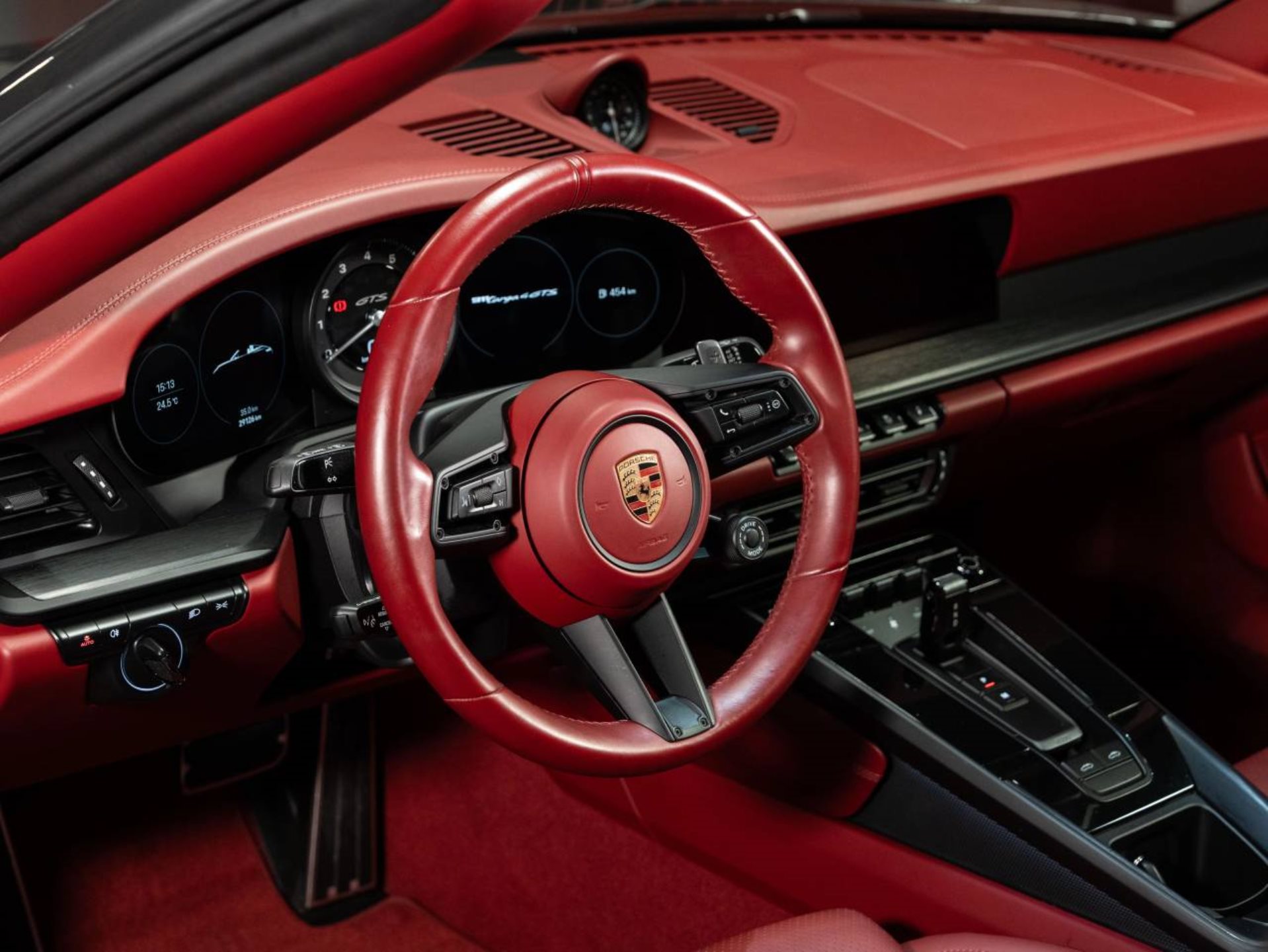 PORSCHE 911 Targa 4 GTS (MY22)-image-10