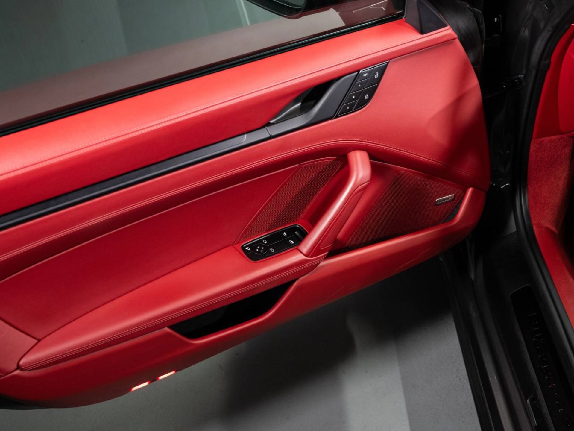 PORSCHE 911 Targa 4 GTS (MY22)-image-19