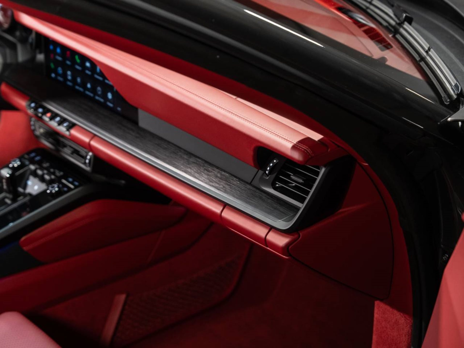PORSCHE 911 Targa 4 GTS (MY22)-image-14