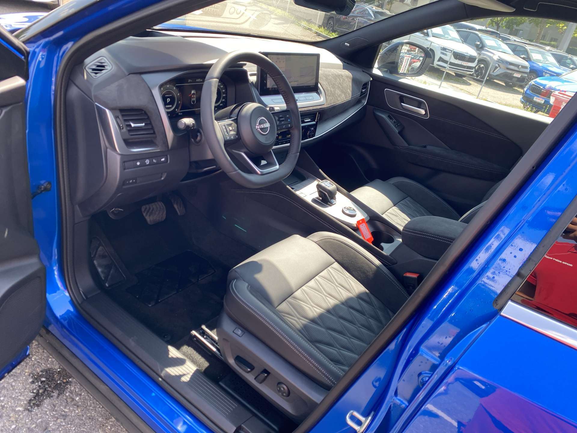 NISSAN Qashqai 1.3 DIG-T MHEV Tekna+ 4x4 Xtronic-Automat-image-4
