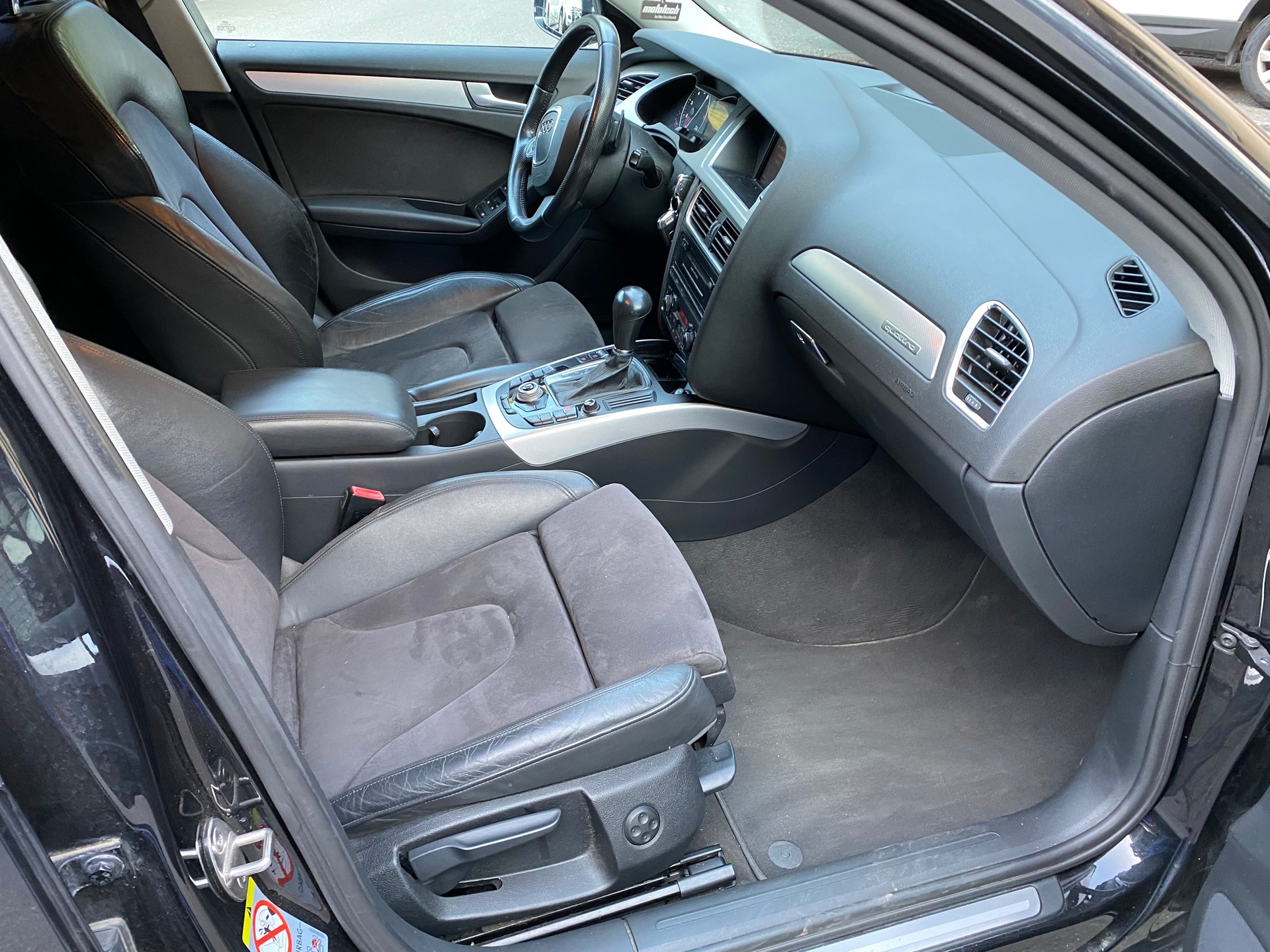 AUDI A4 Avant 2.0 TFSI quattro S-tronic-image-6