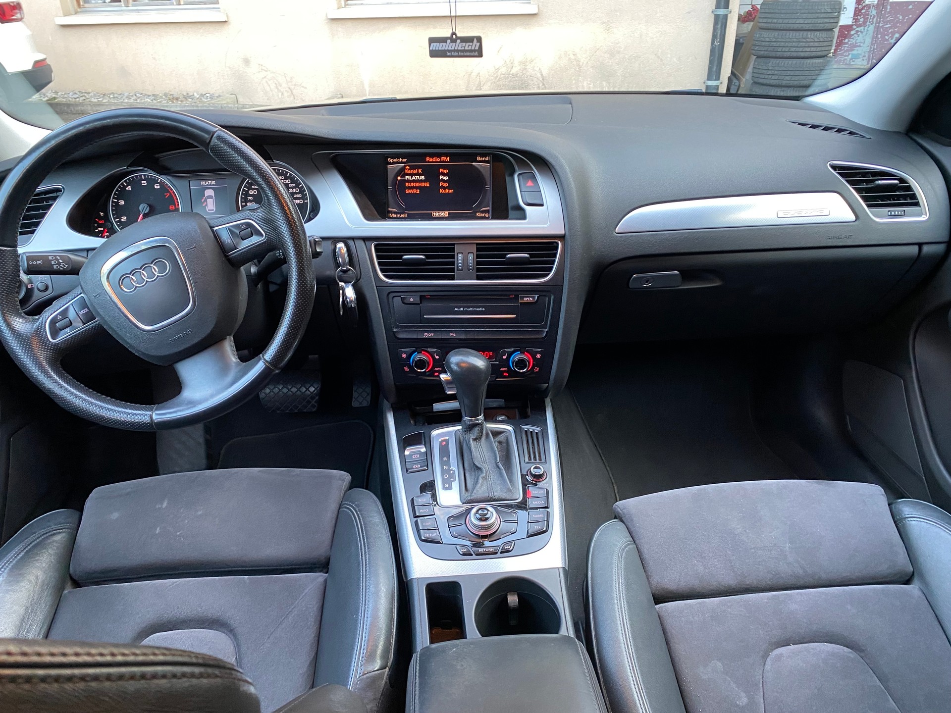 AUDI A4 Avant 2.0 TFSI quattro S-tronic-image-3