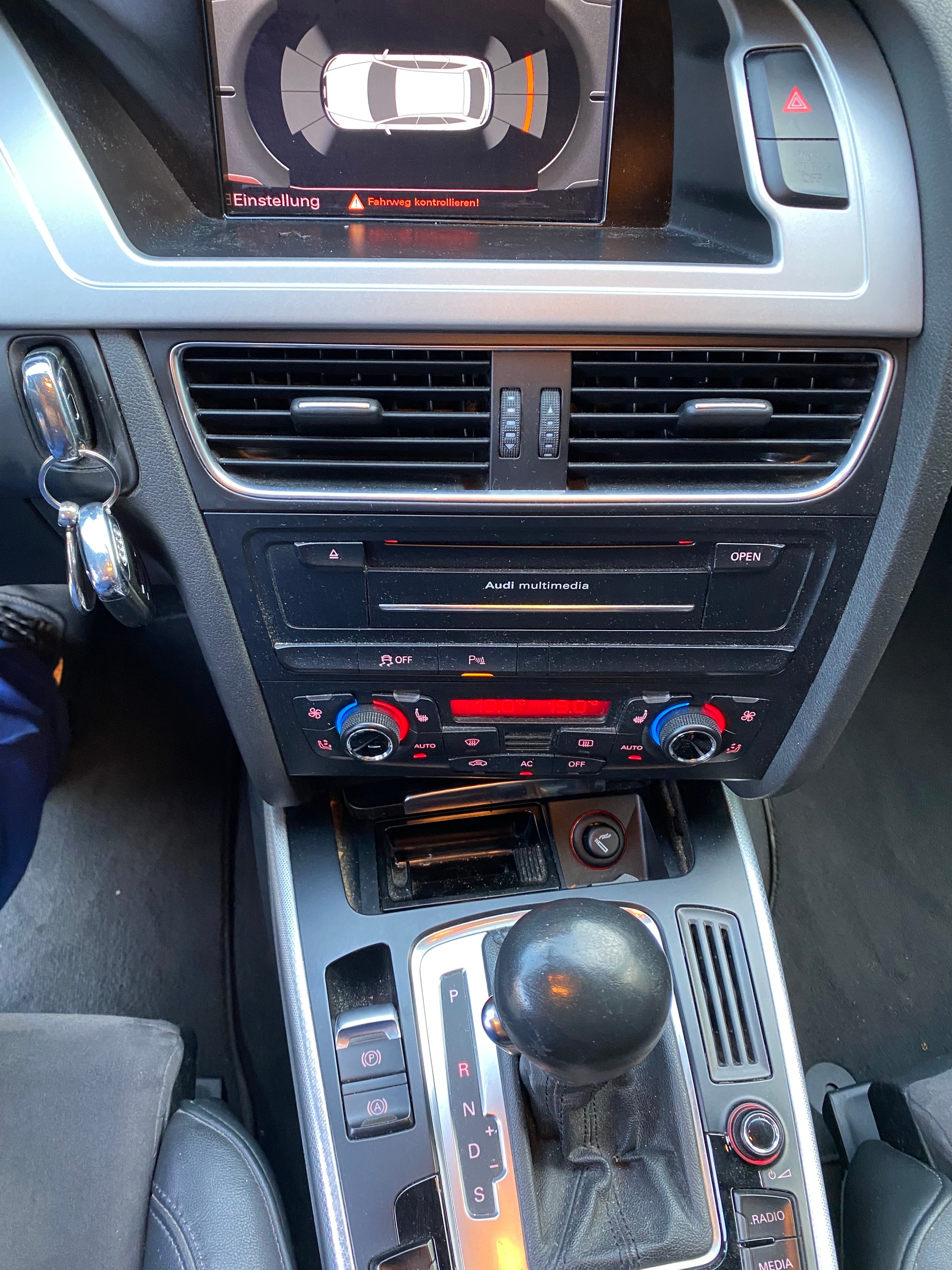 AUDI A4 Avant 2.0 TFSI quattro S-tronic-image-5