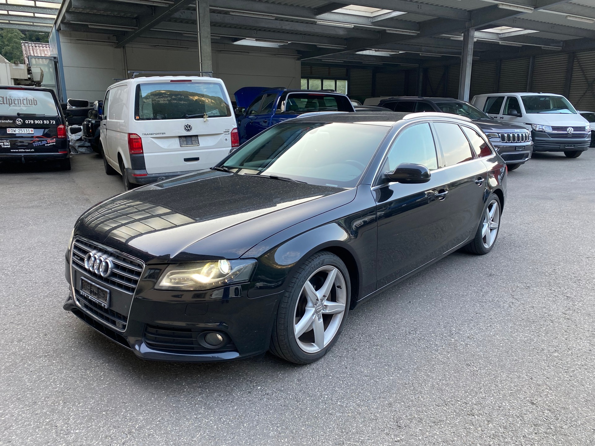 AUDI A4 Avant 2.0 TFSI quattro S-tronic-image-1