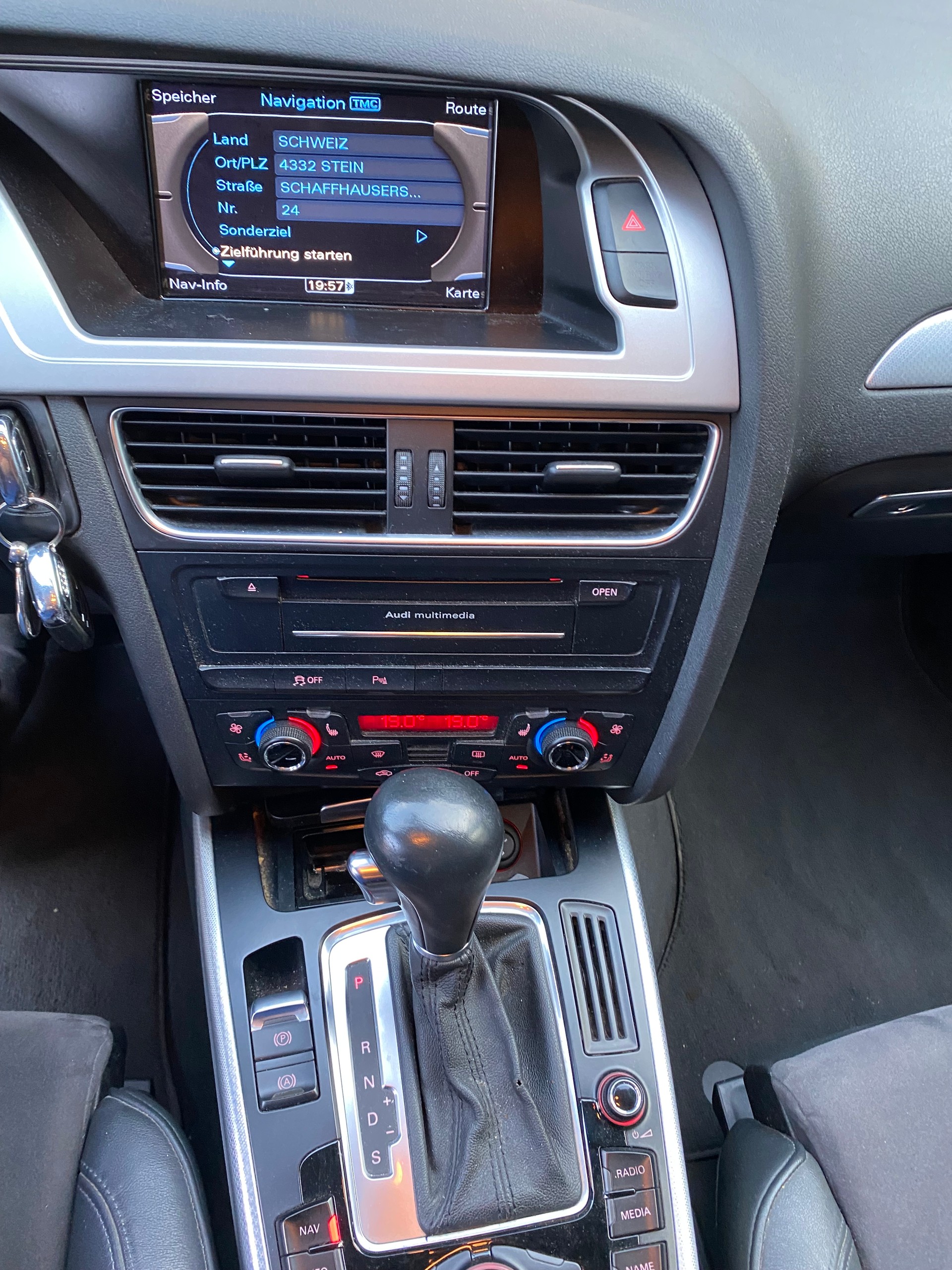 AUDI A4 Avant 2.0 TFSI quattro S-tronic-image-4