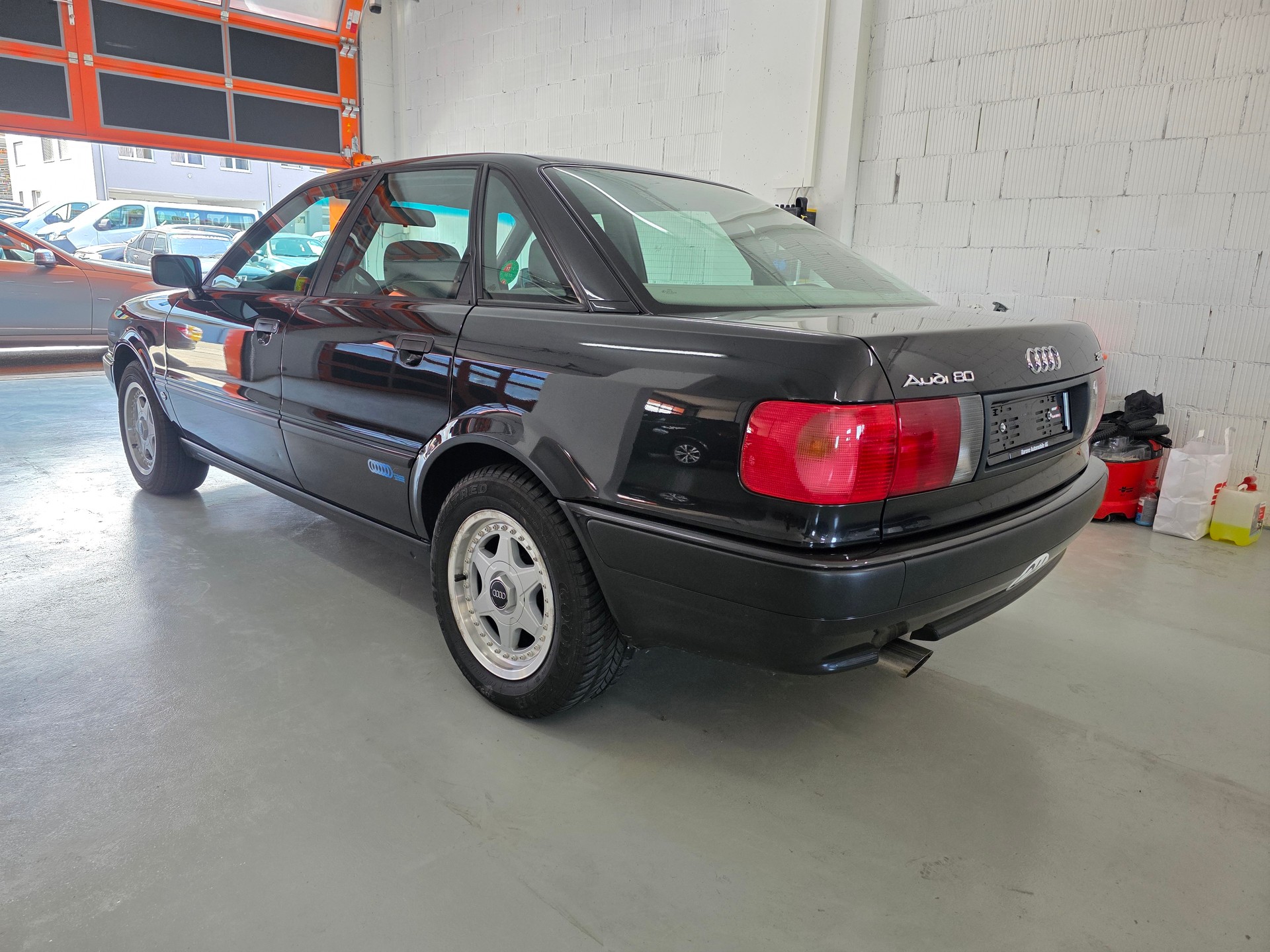 AUDI 80 2.0 E-showroom-element-1