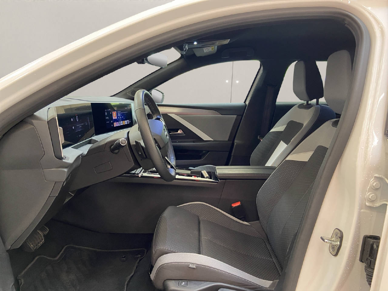 OPEL Astra 1.2 T Hybrid Edition-image-4