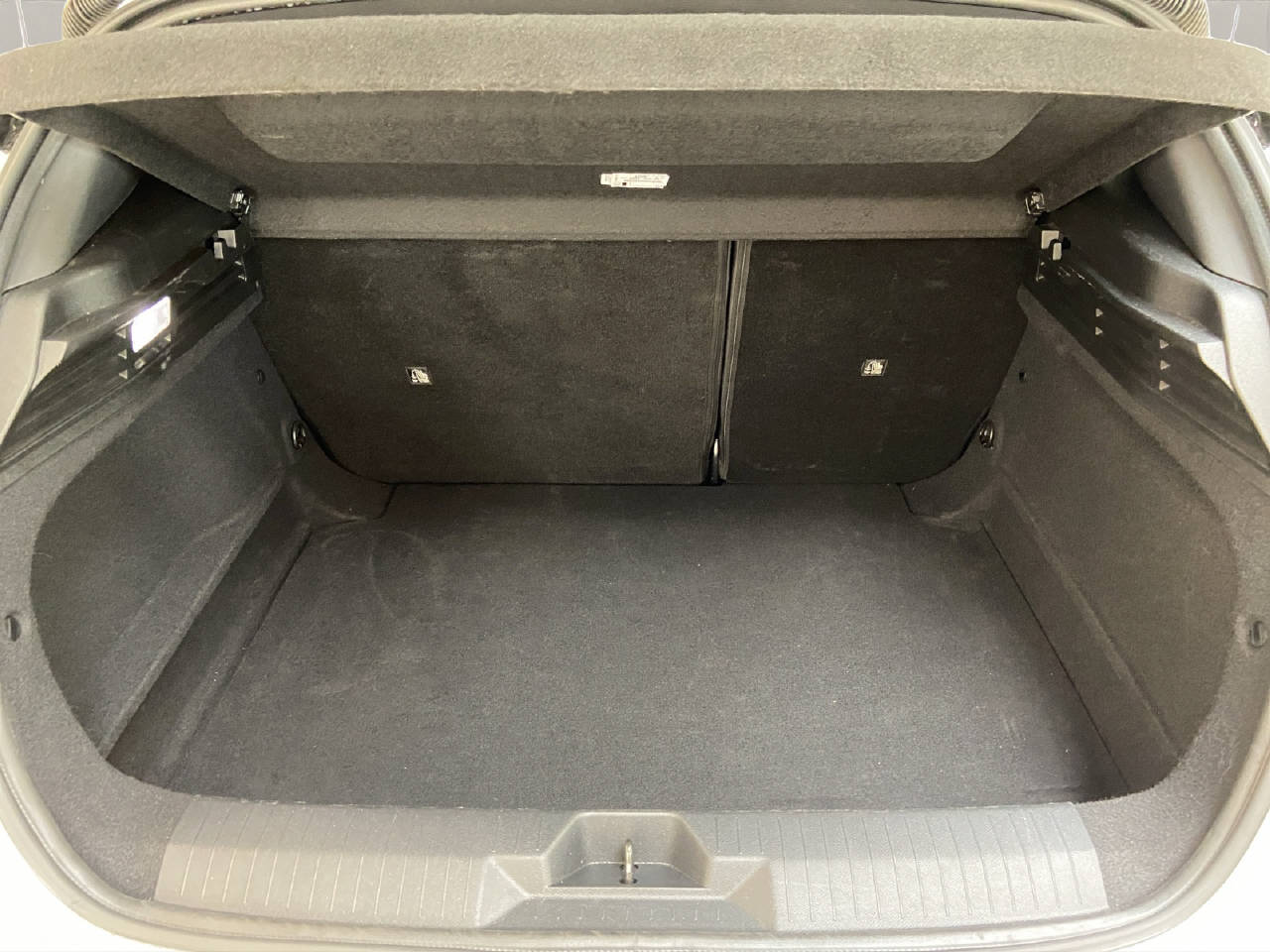 OPEL Astra 1.2 T Hybrid Edition-image-12