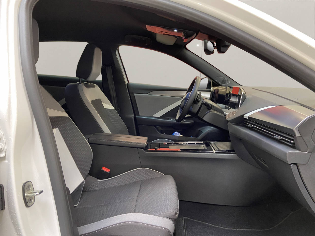OPEL Astra 1.2 T Hybrid Edition-image-10