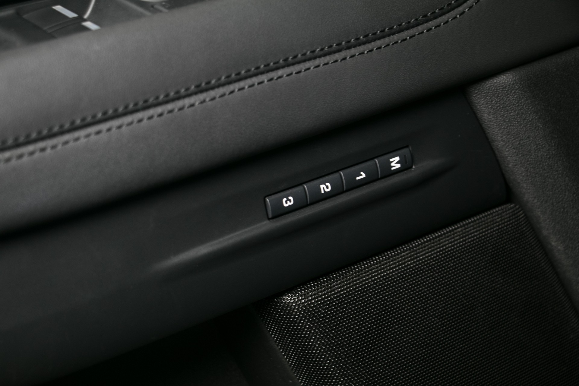 LAND ROVER Range Rover Evoque R-Dynamic P 250 HSE AT9-image-10