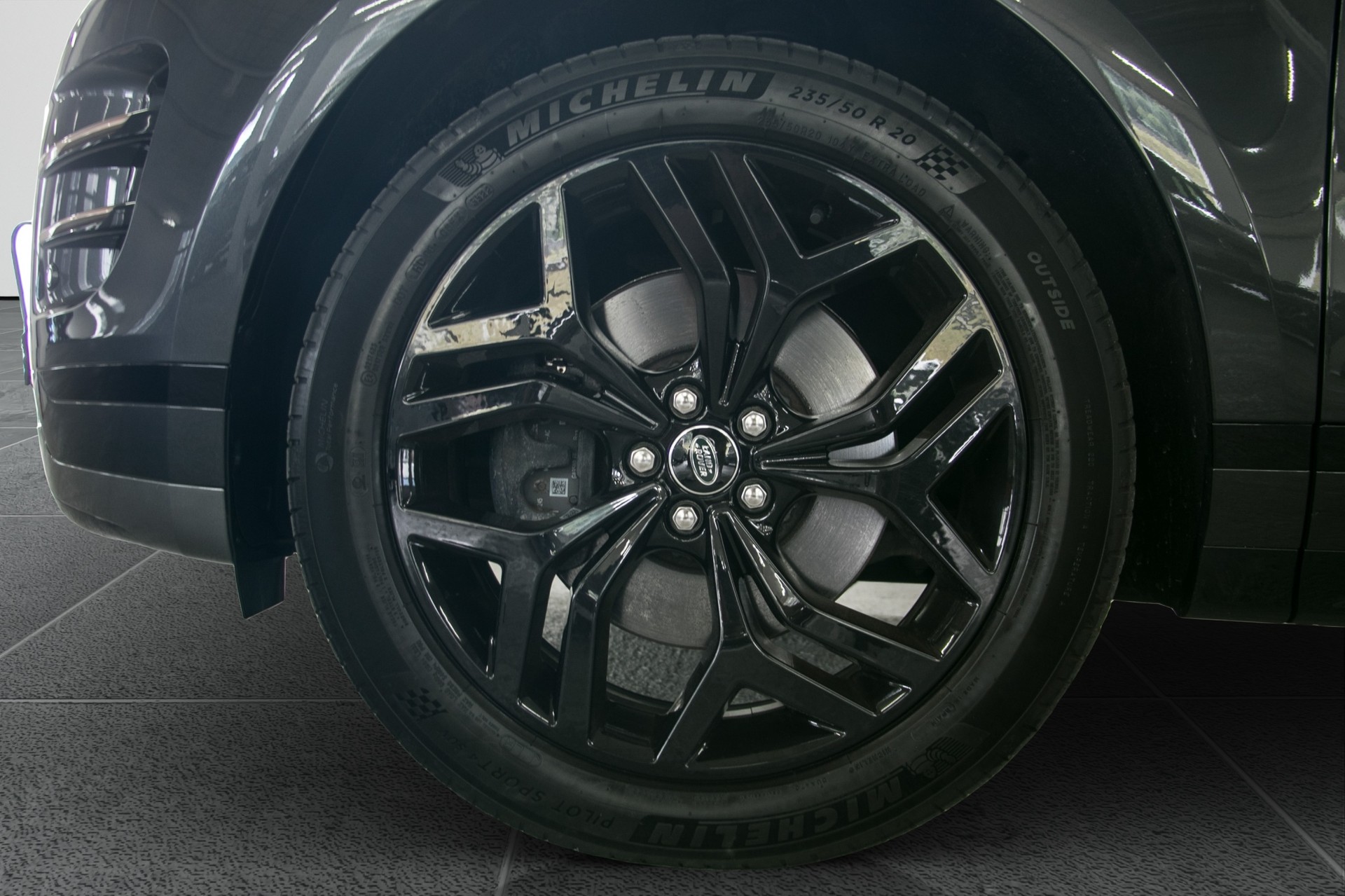 LAND ROVER Range Rover Evoque R-Dynamic P 250 HSE AT9-image-18
