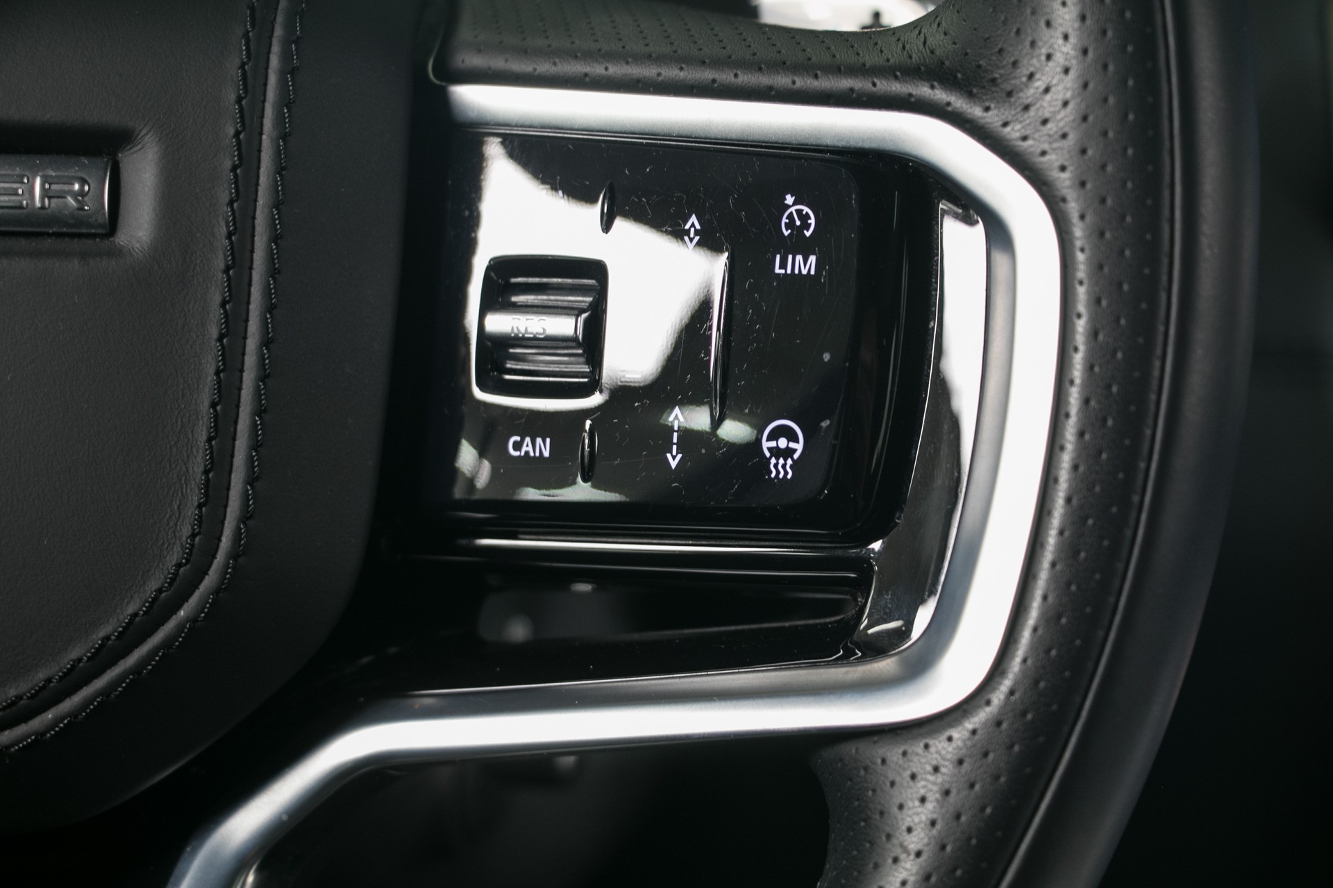 LAND ROVER Range Rover Evoque R-Dynamic P 250 HSE AT9-image-5