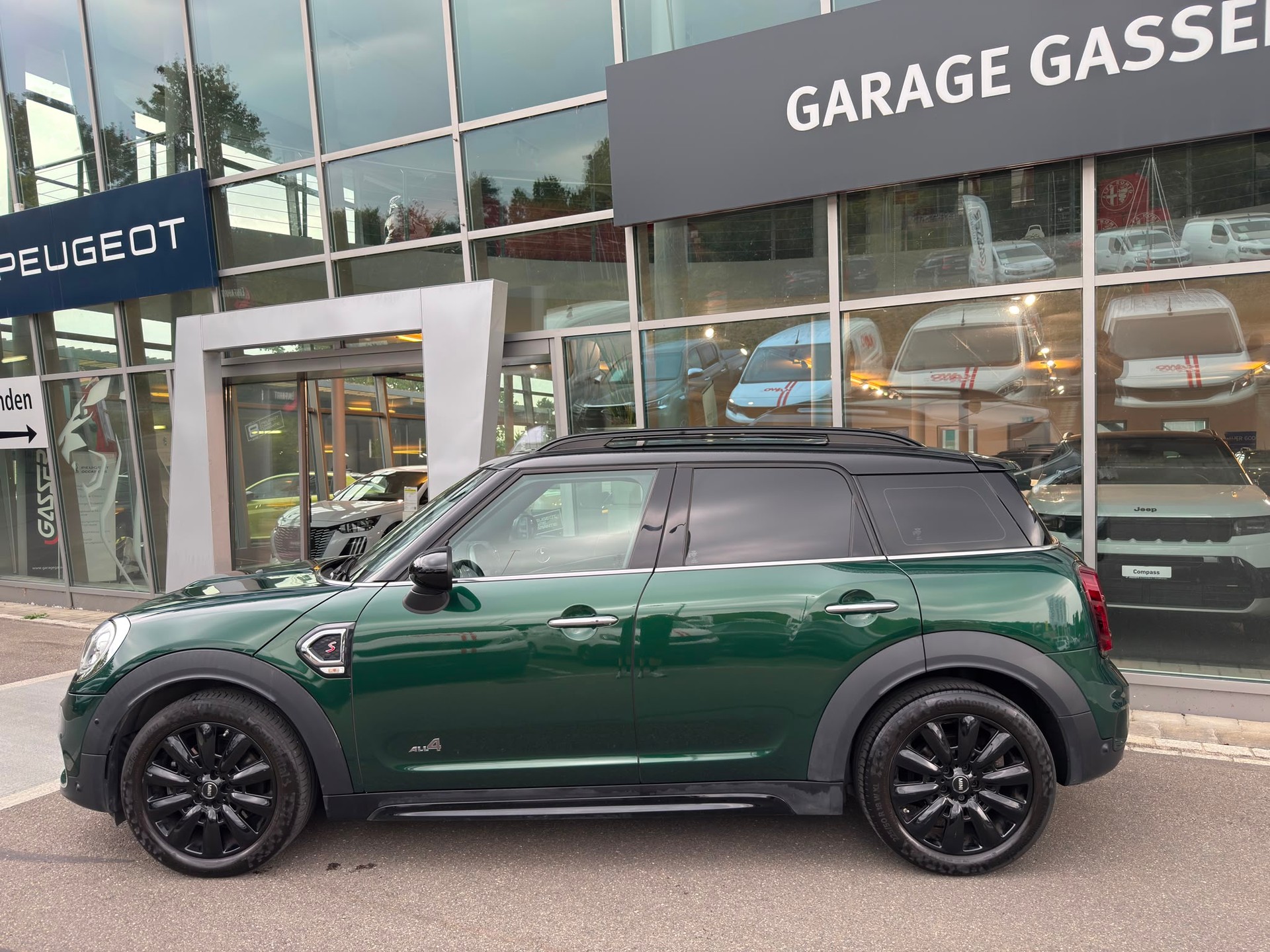 MINI Countryman Cooper S ALL4-image-2