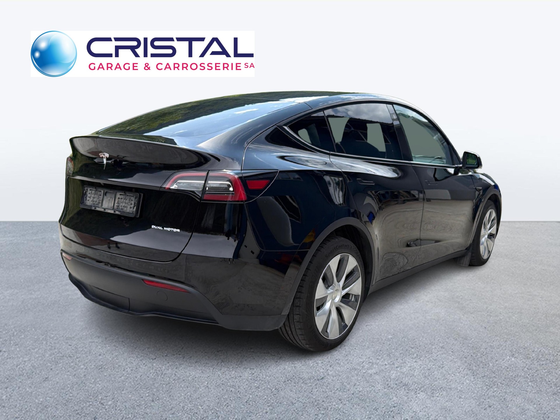 TESLA Model Y Long Range AWD-image-4