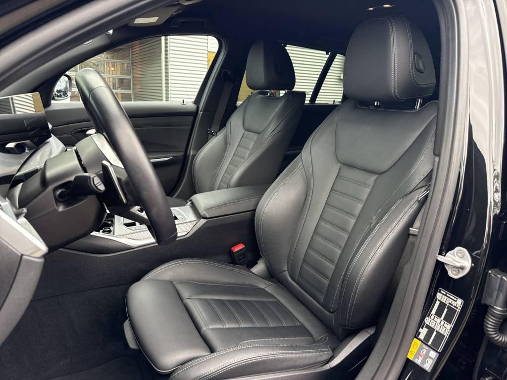 BMW 330e x DriveTouring Steptronic M Sport-image-10