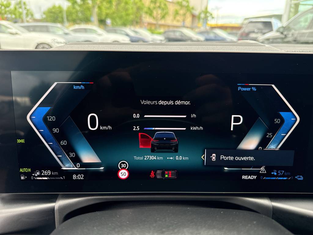 BMW 330e x DriveTouring Steptronic M Sport-image-14