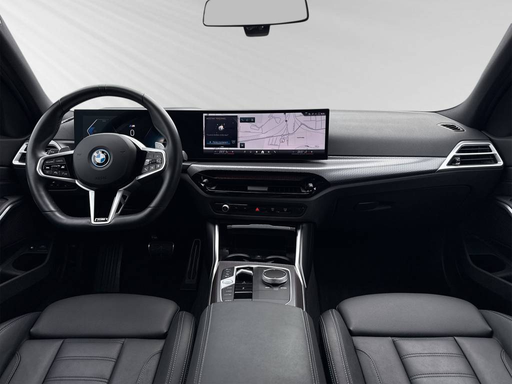 BMW 330e x DriveTouring Steptronic M Sport-image-6