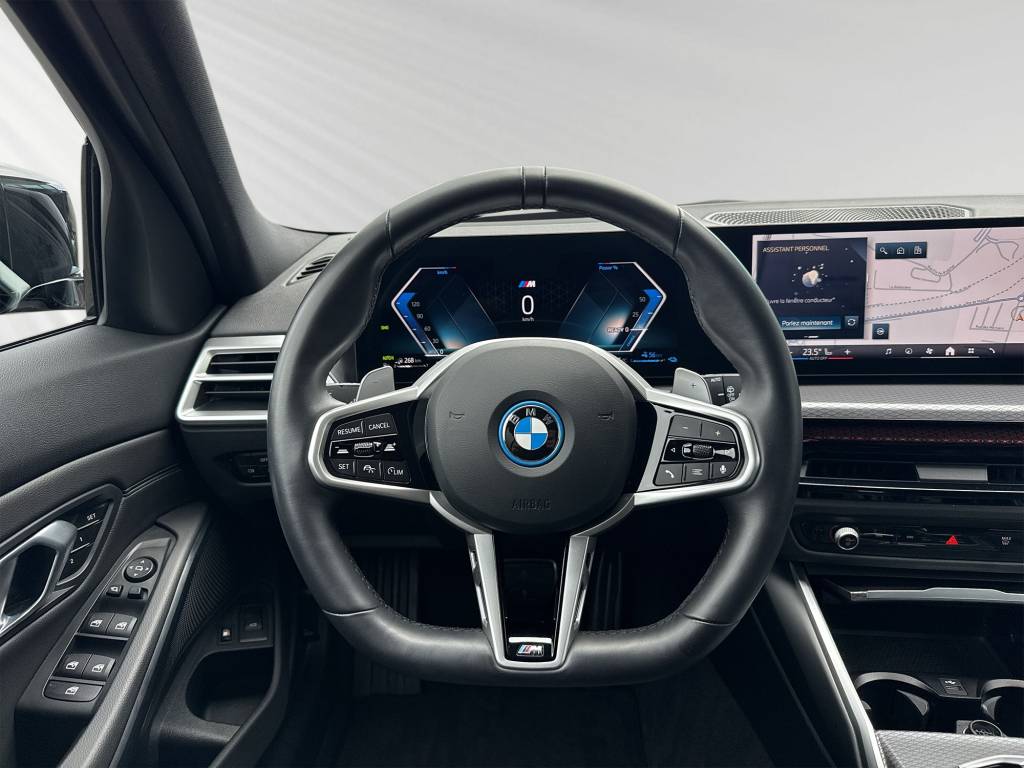 BMW 330e x DriveTouring Steptronic M Sport-image-5